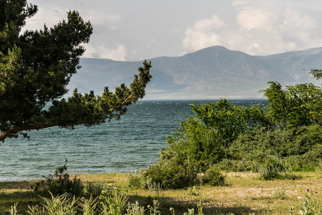 Den Sevan-See umrundet